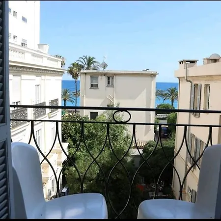 Apartment 105, Promenade